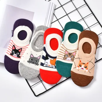 10 Adet 5 Pairs 1 grup Sevimli Hayvan Bahar Kadın Çorap Seti Kore Tarzı Komik Kedi Düşük Kesim Ayak Bileği Kısa Sox Paketi Sevimli Mutlu Soks