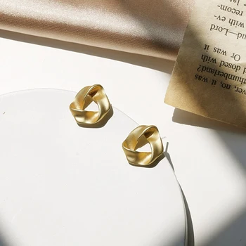 1 Çift Mat Düğümlü Üçgen Küçük Saplama Küpe Kadınlar için 2021 Trend Kore Piercing Kulak Aksesuarları Vintage Basit Takı 1