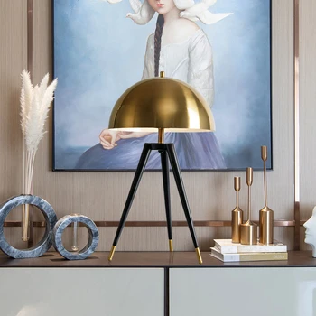 GY Amerikan Minimalist Yaratıcı Mantar Şeklinde Saç Kesimi Üçgen Altın Post-Modern Tasarımcı Dekoratif Yatak Odası Masa Lambası
