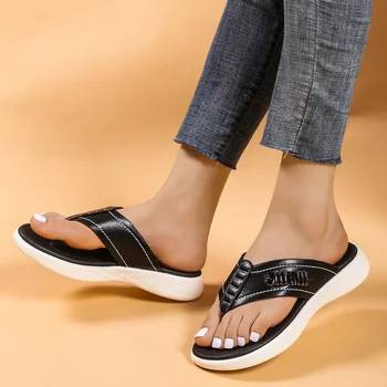 2022 kadın Terlik Yaz Yeni Moda Metal Düğme Slaytlar Ayakkabı Kama plaj sandaletleri Kadın Dış Platformu Eğlence Flip Flop