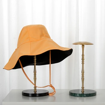 Şapka vitrini Pirinç mermer depolama şapka rafı avrupa ışık lüks pencere dükkanı ekran şapka tutucu destek ev süsler 9
