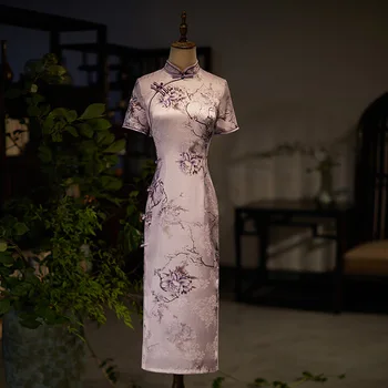 Zarif Mandarin Yaka Yan Sekiz Tokaları Qipao Baskılı Jakarlı Saten Kısa Kollu Kadın Orta Uzunlukta Cheongsam Elbiseler 3