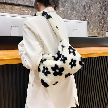 Lüks Tasarımcı Kadın Koltukaltı Çanta Çiçek Faux Kürk Peluş Bayanlar Küçük Tote omuz çantaları Kadın Moda Koltukaltı Çanta Çanta Çanta 5